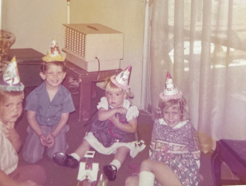 1972 Childrens Birthday Party Girls &amp; Boys Playing w/ Toys Original Photo P17p5