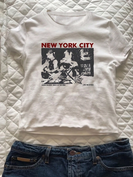 Women's Slim Fit Y2K Short Crew Neck T-Shirt With New York City Band Graphic, Crop Top Casual White Summer