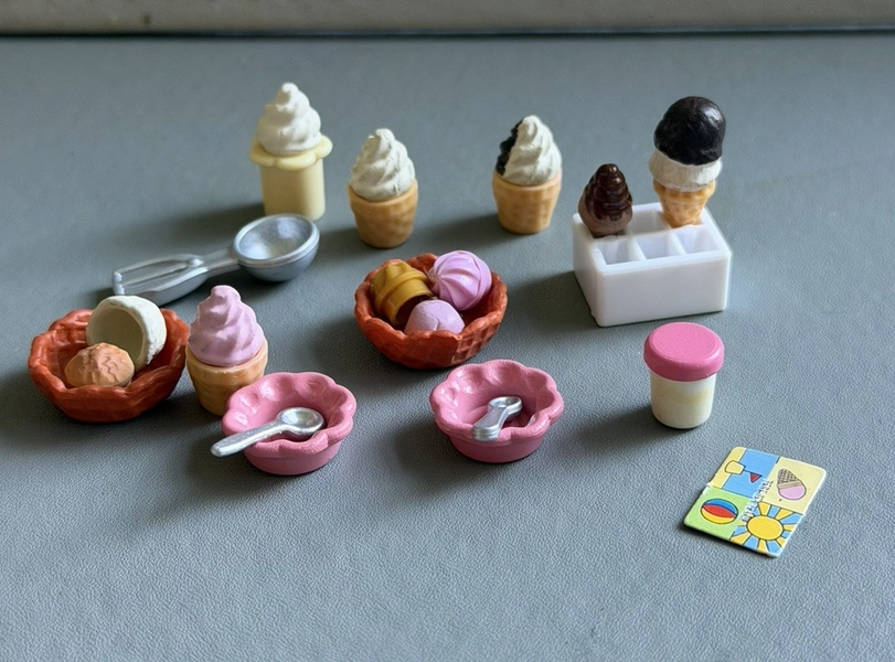 sylvanian families spare ice cream, waffle cone, ice cream scoop holder ￼EC ￼