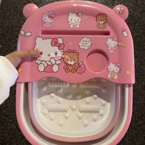 Sanrio Authorized, Multifunctional Hello Kitty Foot Bath Bucket, Dormitory Retractable Foot Washing, Home Foldable Foot Bath Tub, KT Cat, Suitable for Various Scenarios, Can Be Given As a Gift Or for Personal Use