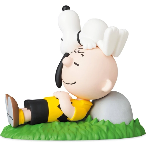 Medicom Peanuts Napping Charlie Brown & Snoopy UDF Figure Series 13