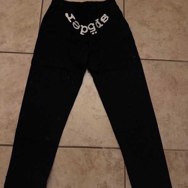 SIZE SMALL RHINESTONE SP5DER PANTS
-brand new
-ship...