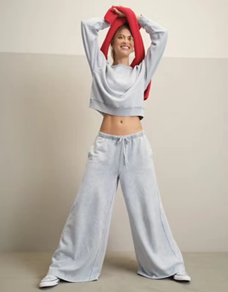 AE Everyday Luxe Wide-Leg Sweatpant