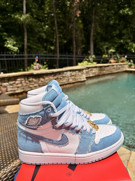 Woman’s Air Jordan 1 Retro High OG Denim Blue Woman Sz 8.5 Men Sz 7 DM9036104