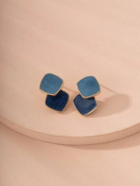 Orecchini a bottone con design geometrico