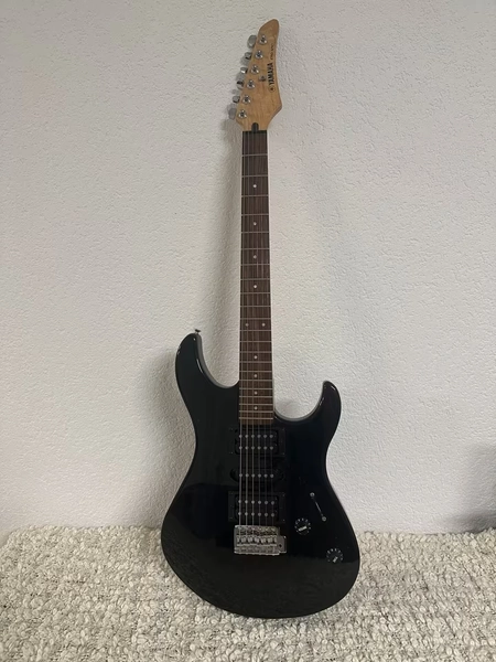 Reserviert • Gelöscht • 
        Yamaha E-Gitarre – Schwarz