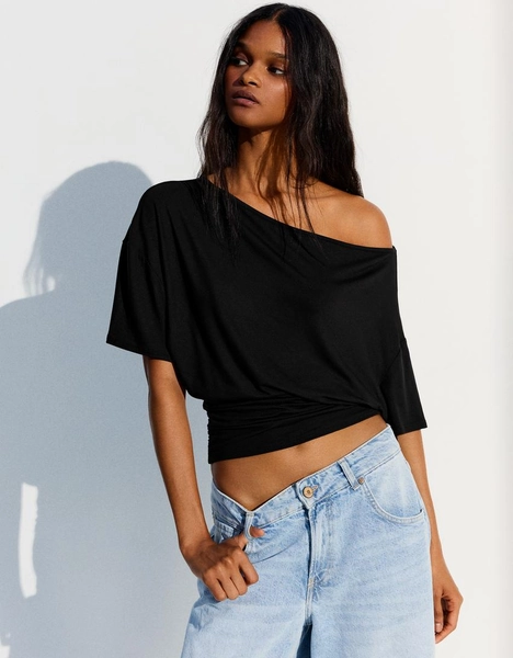 Asymmetric short sleeve T-shirt