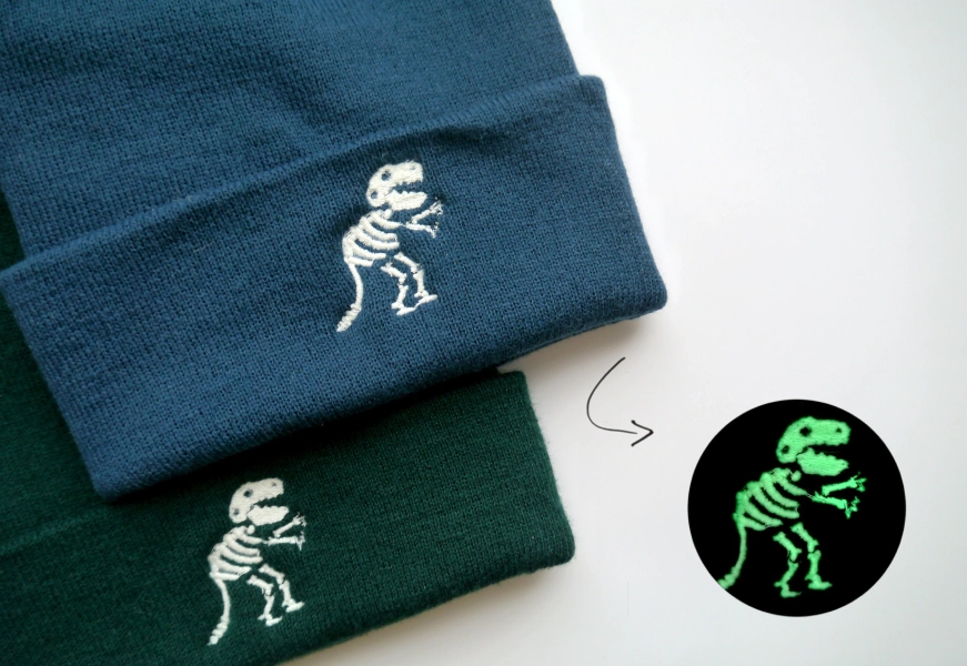 Bonnet brodé squelette T-Rex dinosaure phosphorescent - Plus de couleurs - Livraison gratuite