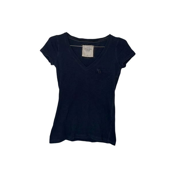 Abercrombie &amp; Fitch short sleeve V-neck top #goth...