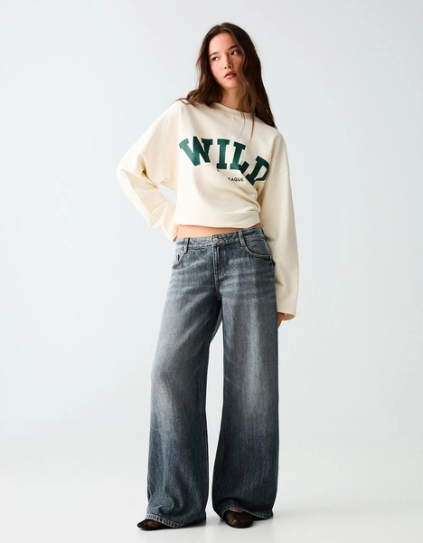 Low-rise wide-leg jeans