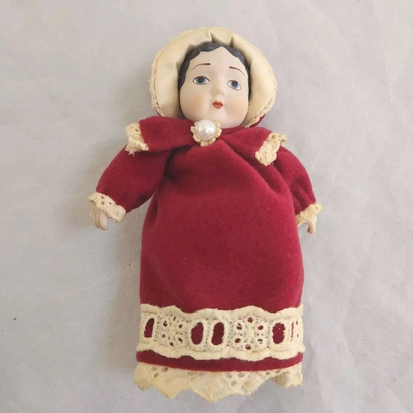 Hallmark Victorian Porcelain Baby Doll Diana Keepsake Christmas Ornament 1983
