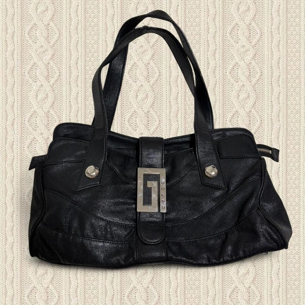 y2k 2000s guess shoulder bag <3

✮ brand: guess

🇨🇦 ~...