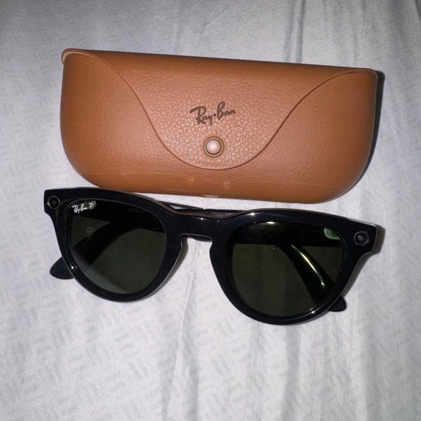 Ray-Ban meta headliner