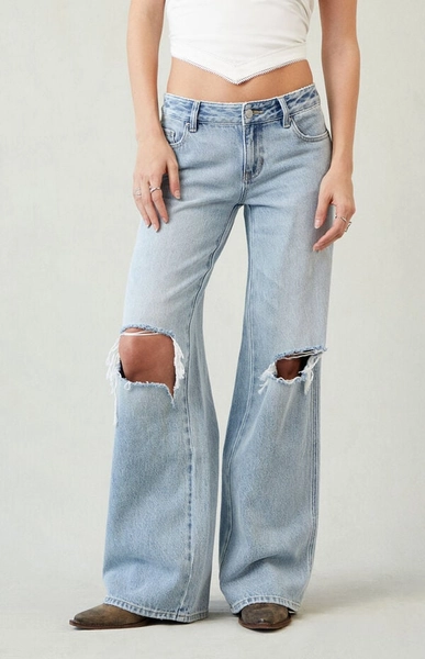 Casey Low Rise Baggy Jeans Ripped Knee Light Indigo