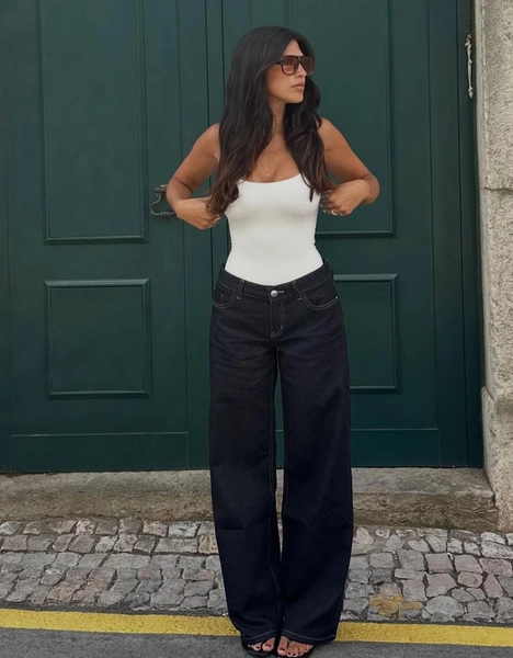 Jeans mit weitem Bein und tiefem Bund