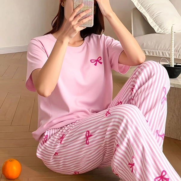 Women's Pajamas. Women's Printed Pajama Set. A Comfortable Round-neck Top with Elastic-waist Trousers Is the Perfect Choice