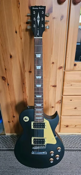 Reserviert • Gelöscht • 
        E- Gitarre von Harley Benton