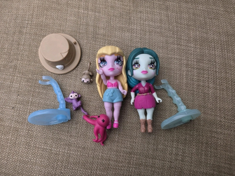 Zombies Forever 2x Dolls With Acssesories