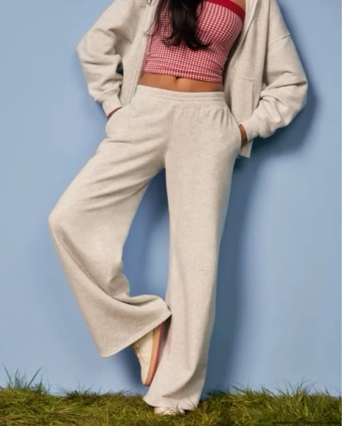 Hollister Feel Good Low-Rise Baggy Sweatpants