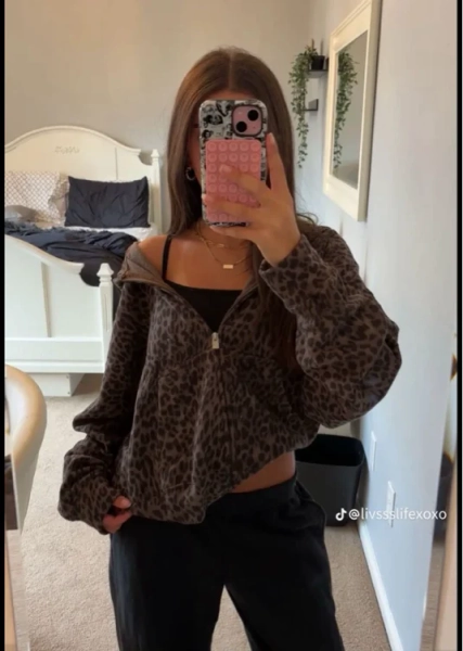 Boxy Star Flame Graphic Zip-Up Hoodie