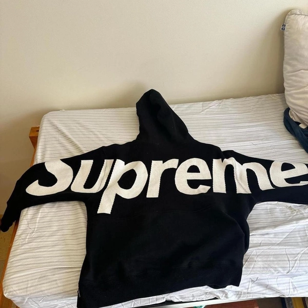 Black Supreme Hoodie
XS-L