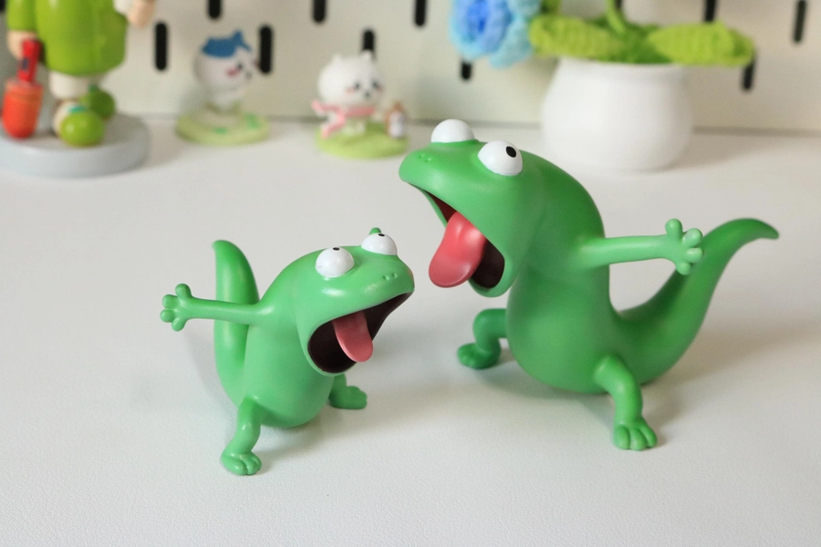 Hand painted Resin Lizard Figure, Bright Green Meme Desk Decor Collectible