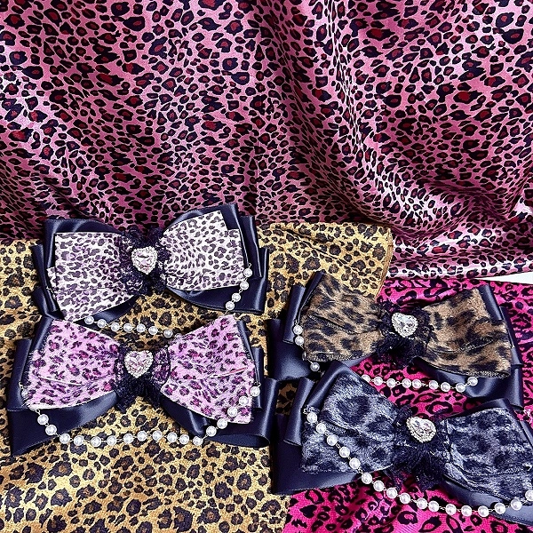 [£7.37]4 Colors Gyaru Leopard Print Lace Bow Hairclips with Rhinestone & Pearl Chain Decor