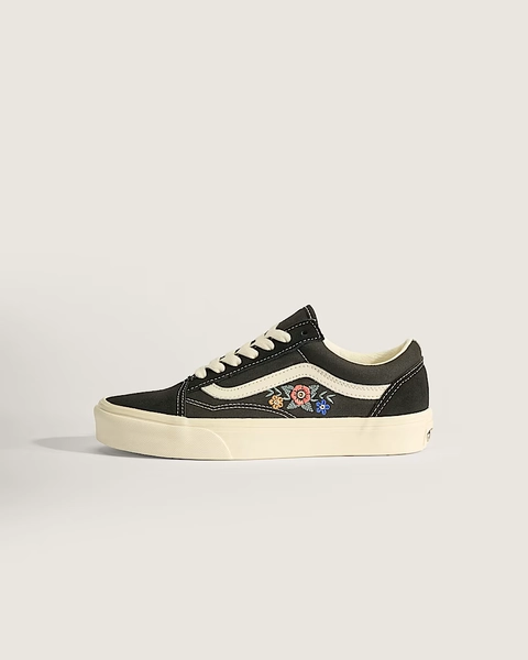 Old Skool Shoe in Black | Vans