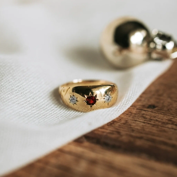 Tresillo granate y diamantes | Urbieta