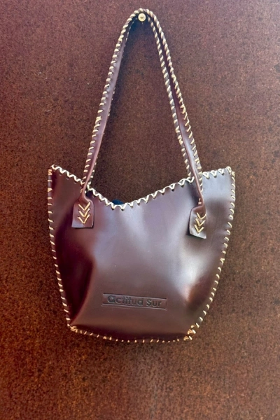 Small Carry Bag - Chocolate — Actitud Sur