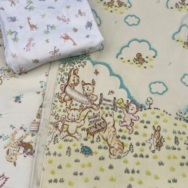 Vintage Early 1980s Baby Blankets Dundee more Lot of 3 Infant Baby w Soft Fabric