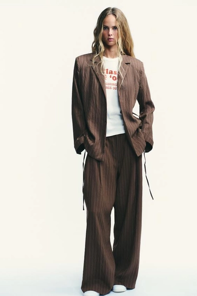 STRIPED SHOULDER PAD BLAZER WITH THIN BELT