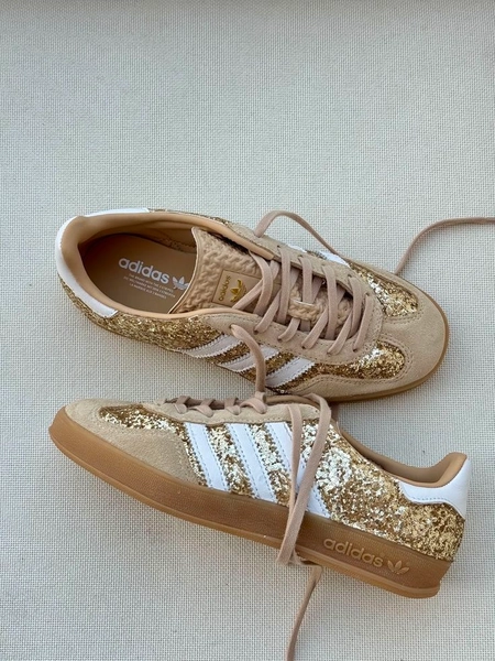 Épinglé par fanfan fantine sur Guardado rápido | Chaussures de sport mode, Chaussures femme mode, Chaussures paillettes