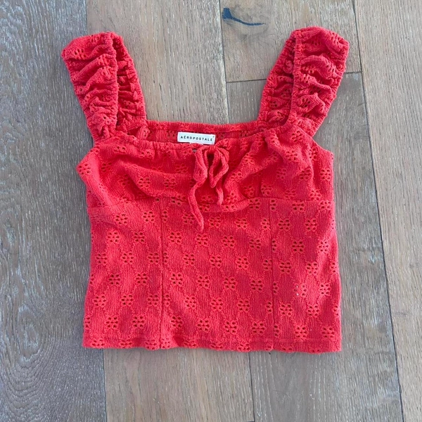 Red Aeropostale Cropped Tank
Size smal