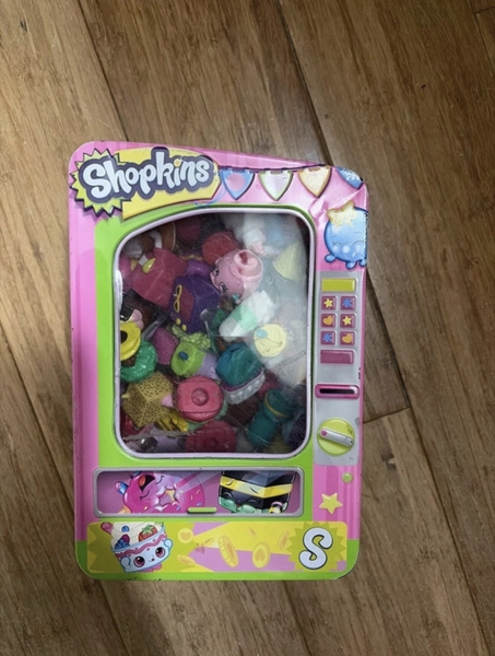Shopkins Mix Bundle With Tin Box