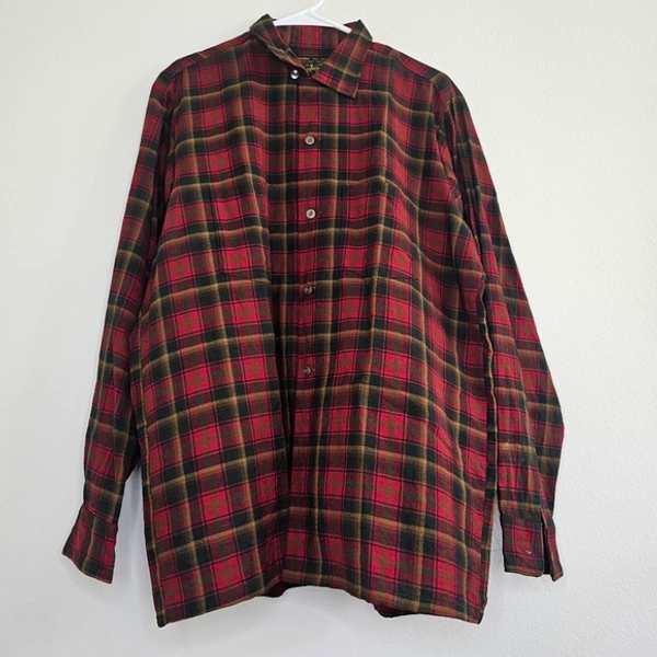 ⭐️FAVORITE⭐️Vintage Forsyth Canada Maple Leaf Tartan 100% Wool Long Sleeve Button Down Large