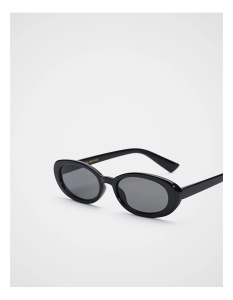 Sadie Oval Sunglasses in Black