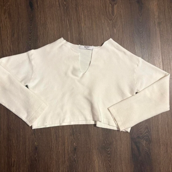 Grey Bandit white long sleeve top #loungewear #cozy