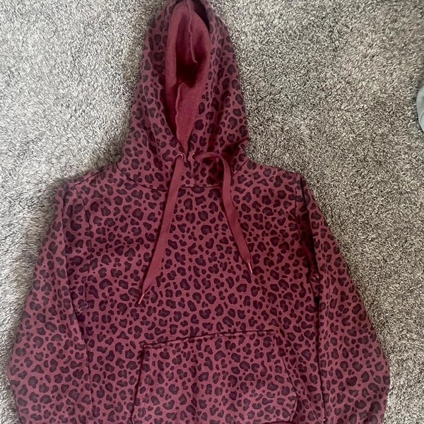 Burgundy and pink leopard print hoodie #leopardprint