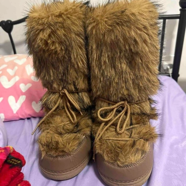 Brown faux fur boots #fauxfurboots