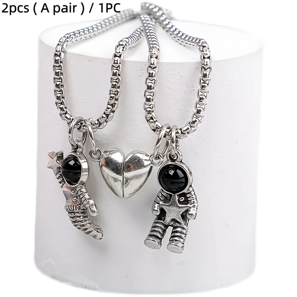 2pcs ( A Pair) / 1pc Funky Spaceman Pendant Necklaces Astronaut Creative Star Couple Necklaces Friendship Jewelry Lovers Valentine's Day Gifts