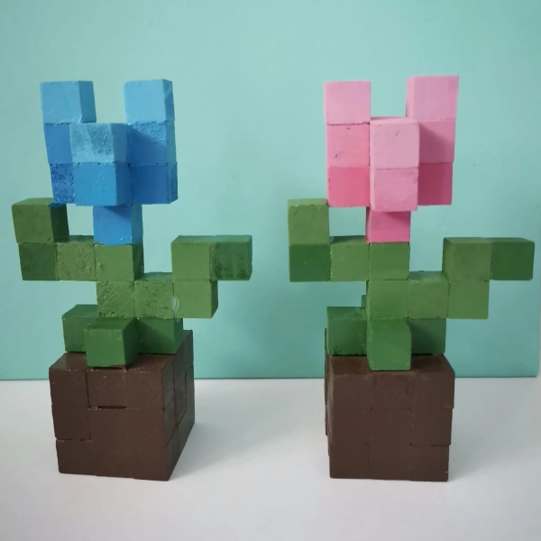 Minecraft flowers made with wooden cubes