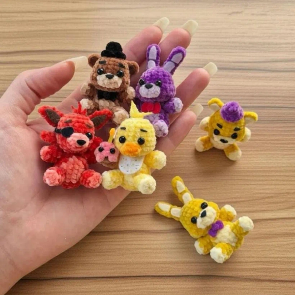 FNAF Crochet Mini Keychain – Five Nights at Freddy’s Amigurumi Plush Bear Bunny Fox Chick Charm, Gamer Collectible Gift