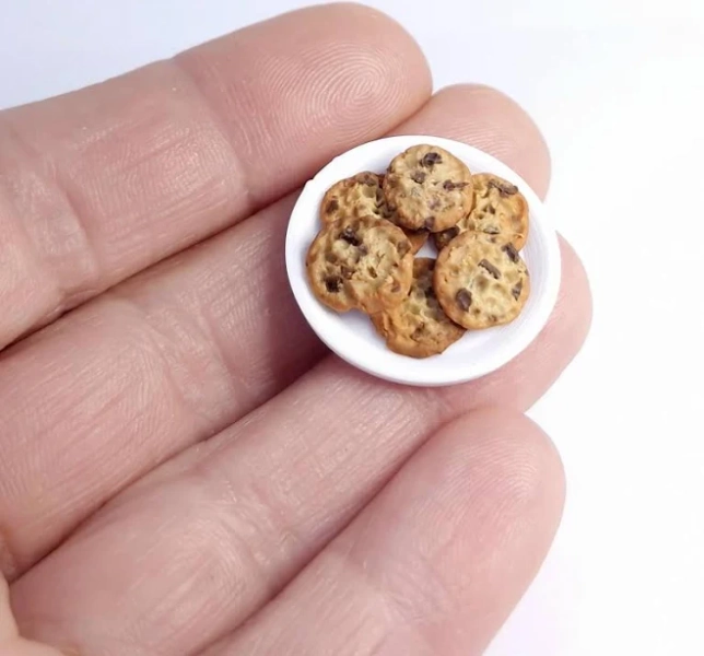 Miniature 6 Chocolate Chip Cookie on Plate - 1:12 Scale, Realistic Dollhouse Miniatures, Food