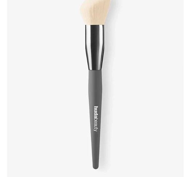 Huda Beauty Diffusing Cheek Brush