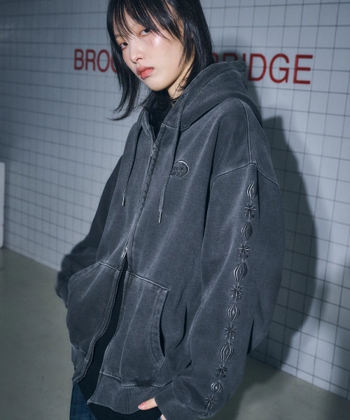 [2-WAY] Sleeve Star Pigment Hoodie Zip-Up Smoke Black