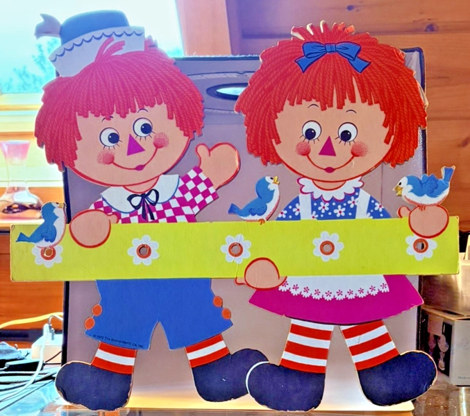 Vintage 1972 Raggedy Ann &amp; Andy Wall Rack/Nursery Decor 18" by 20" (NO Pegs)