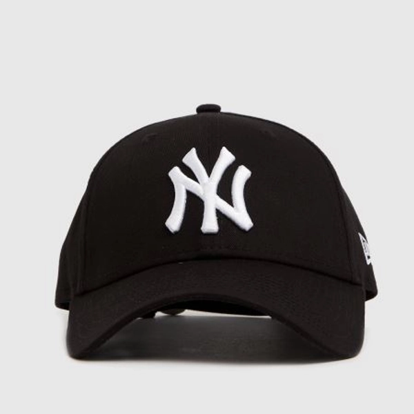New Era League Essential 9FORTY Cap in Black & White