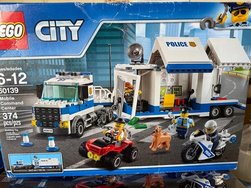 NEW Lego CITY 60139 Police Mobile Command Center 374pc (Box Is Damaged)