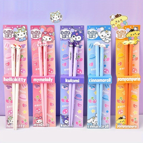 Sanrio Cartoon Features Exquisite Hello Kitty Cat Head, Cute Jade Dog Chopsticks, Purple Kulomi Chopsticks, Suitable for Family Dining Tables. It Is Easy to Carry When Going Out, Camping, and Uses Chopsticks and Utensils. The Design Is Cute, the Uten